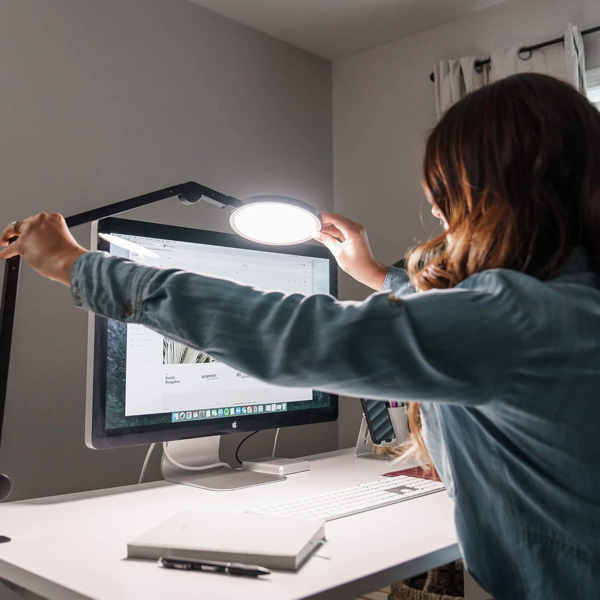 LED Desk Light with Clamp, Adjustable Brightness, Color Temperature Q2687