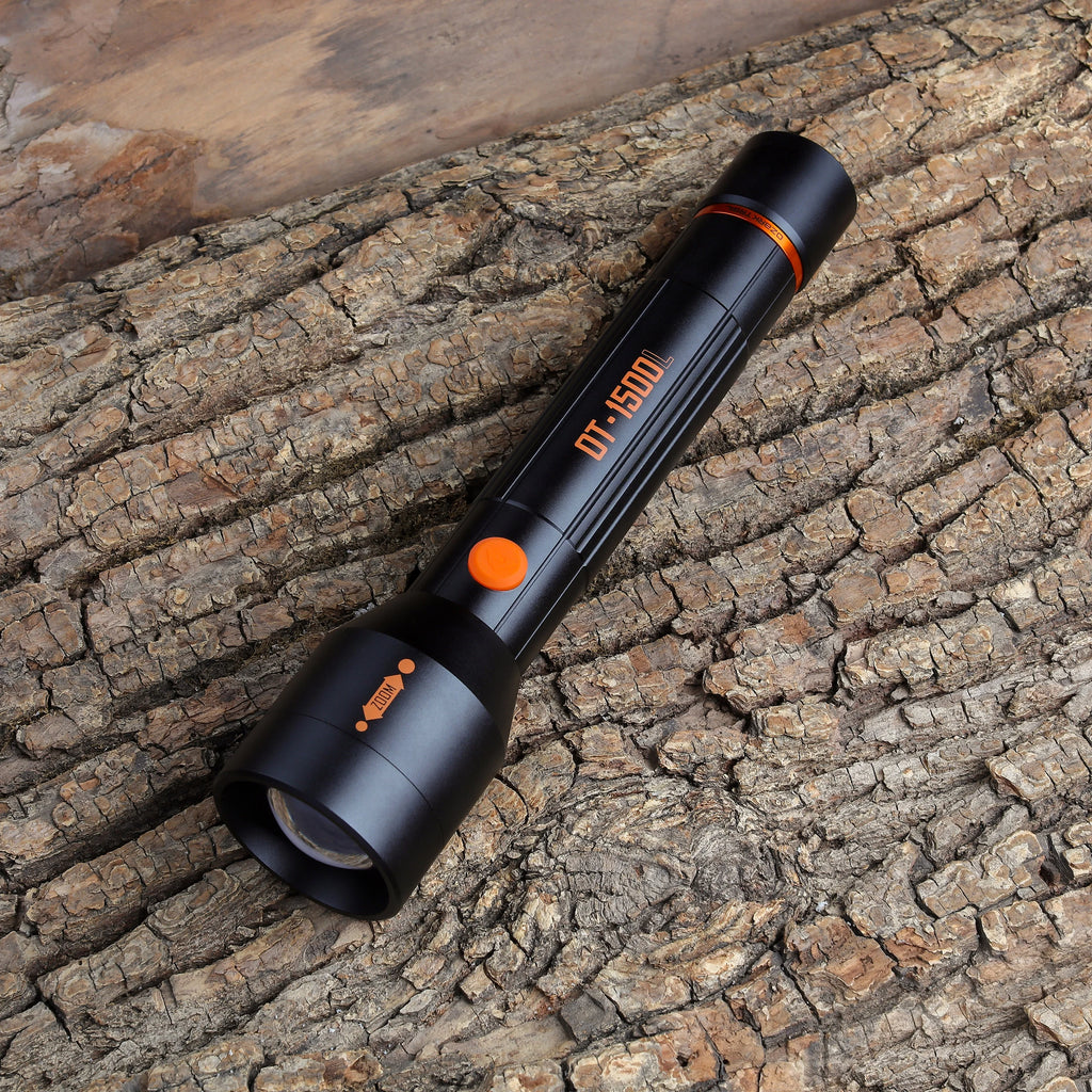LED 1500 Lumens Flashlight L348958