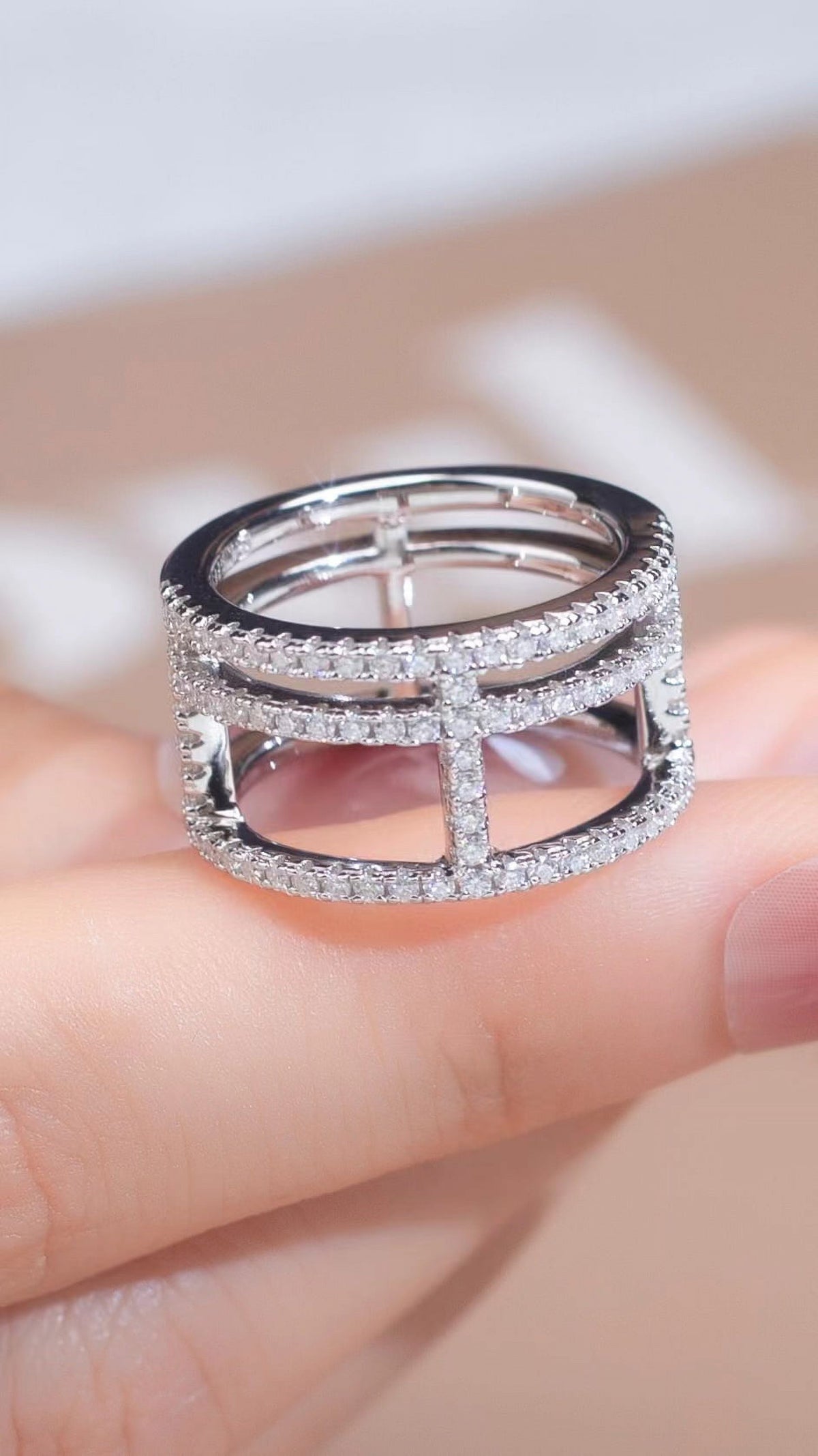 18K White Gold Plated Moissanite Engagement Ring Q295