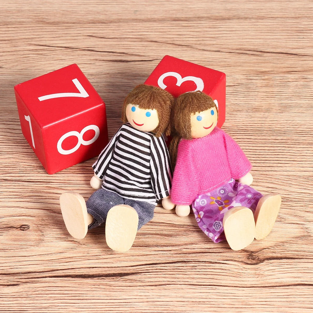 Wooden Dolls Playset Set of 7 People Z931165