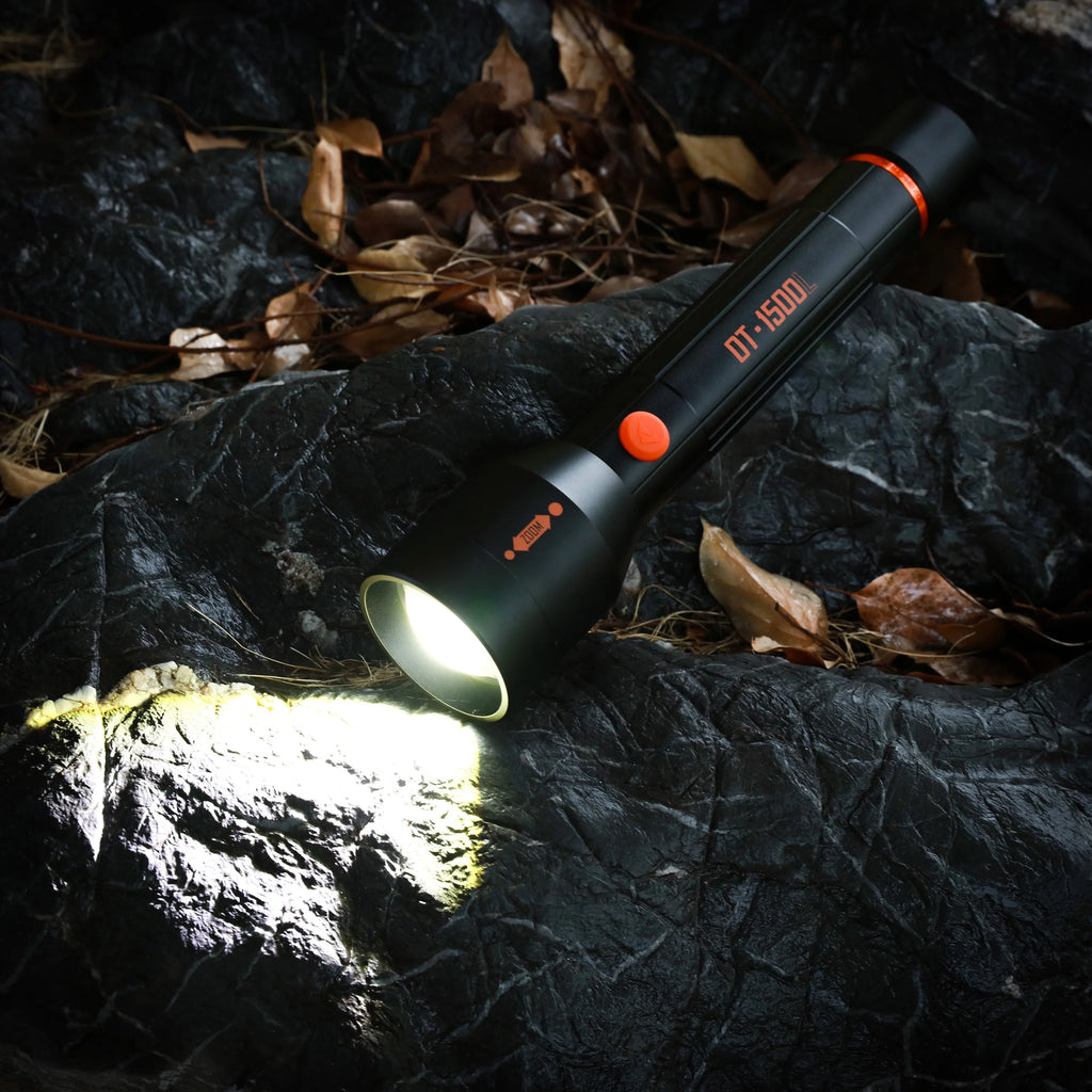 LED 1500 Lumens Flashlight L348958