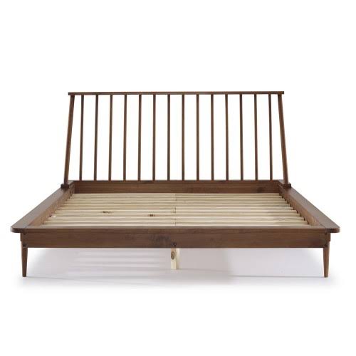 Caramel Wood Queen Spindle Bed T40159
