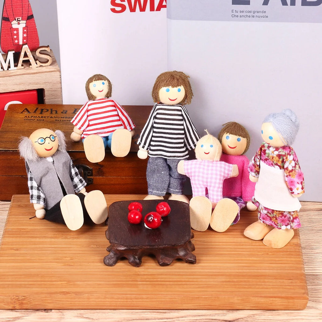 Wooden Dolls Playset Set of 7 People Z931165