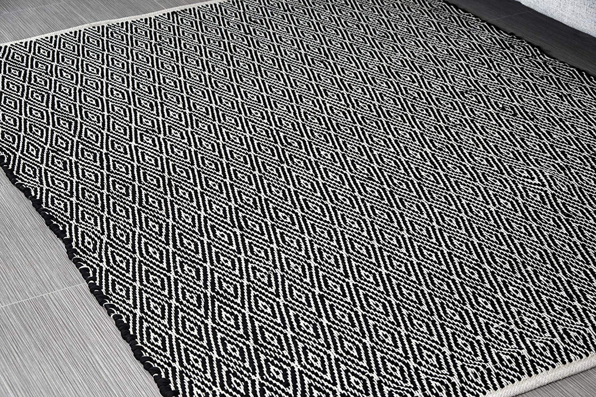 Natural White & Black Diamond Hand Woven 100% Cotton Area Rug T78734