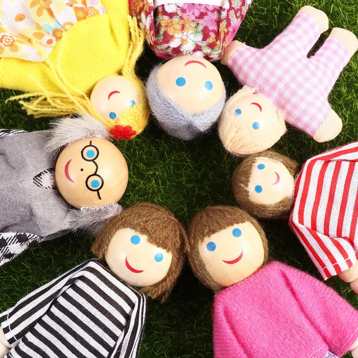 Wooden Dolls Playset Set of 7 People Z931165